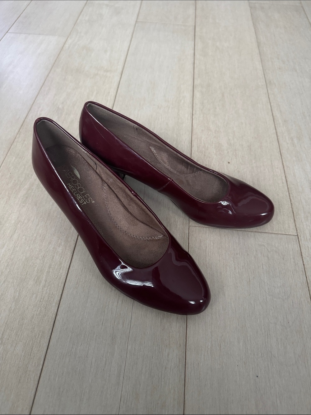 Aerosoles Women's Burgundy Patent Round-Toe Pumps
